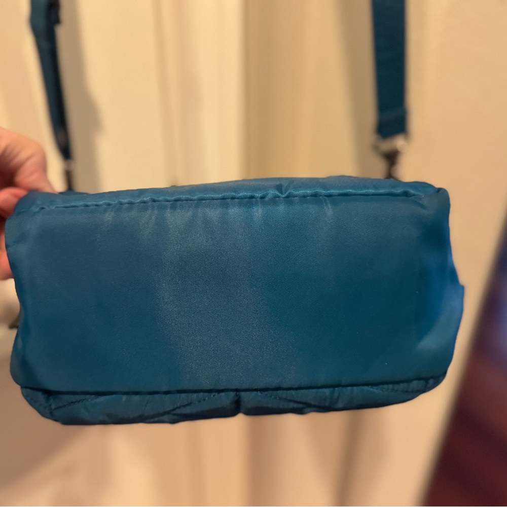 Lug Ranger- Teal Quilted Crossbody Bag - Picture 5 of 5